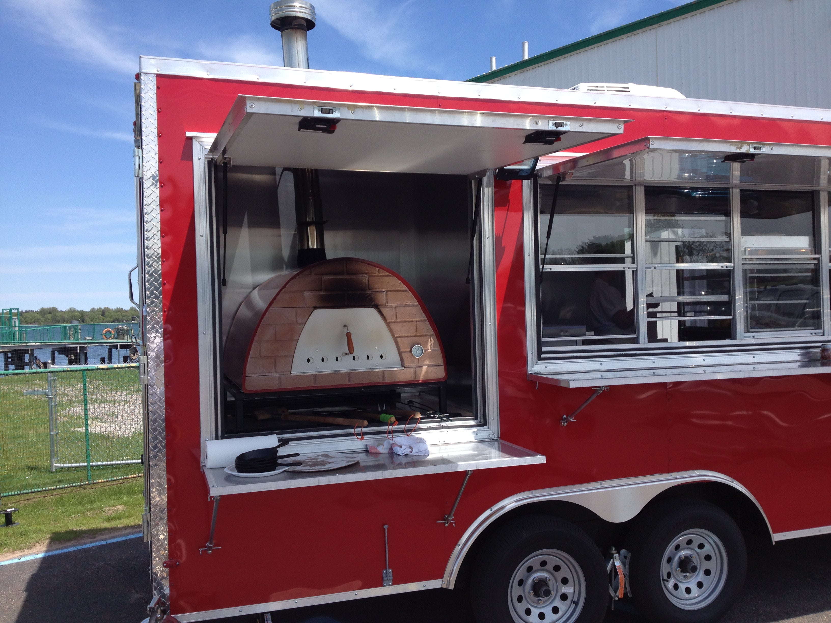 MAXIMUS PRIME LARGE PORTABLE PIZZA OVEN RED
